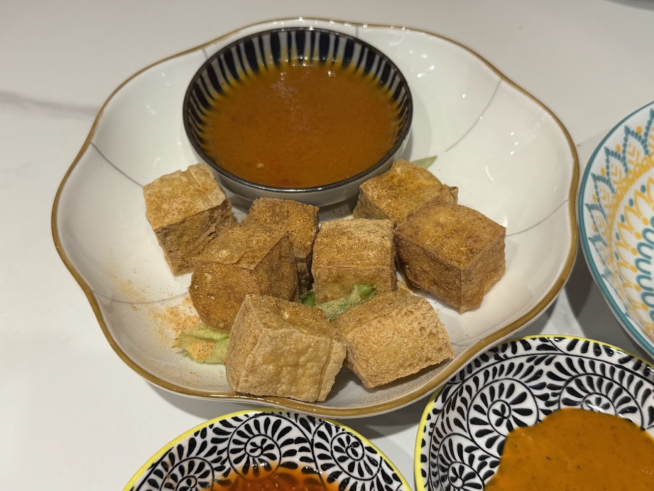 炸豆腐與沾醬