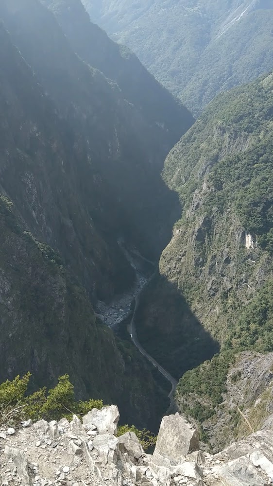 錐麓大斷崖峽谷全景與山壁