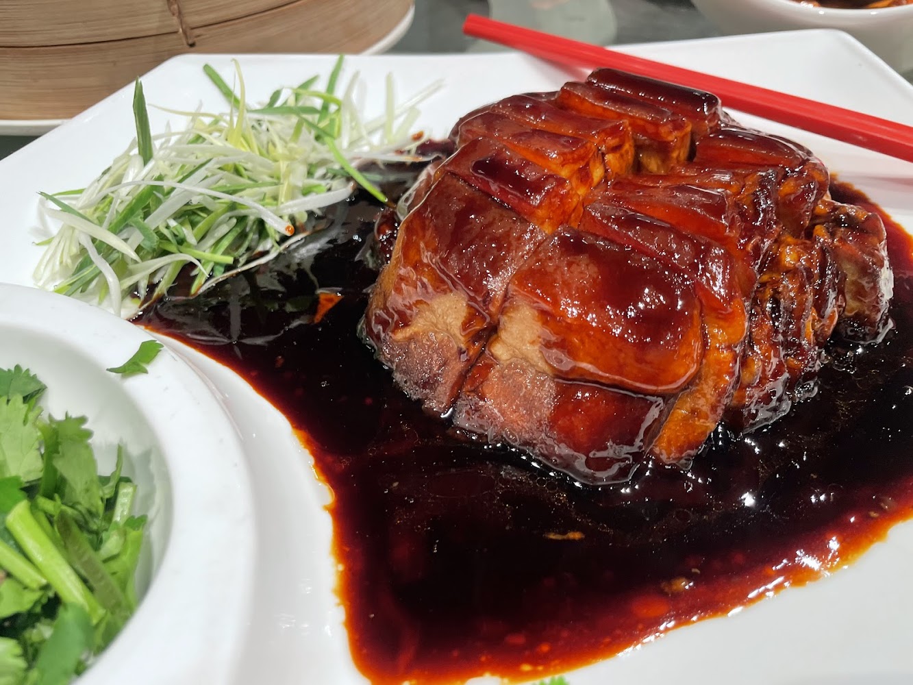 蘇杭餐廳東坡肉色澤紅亮