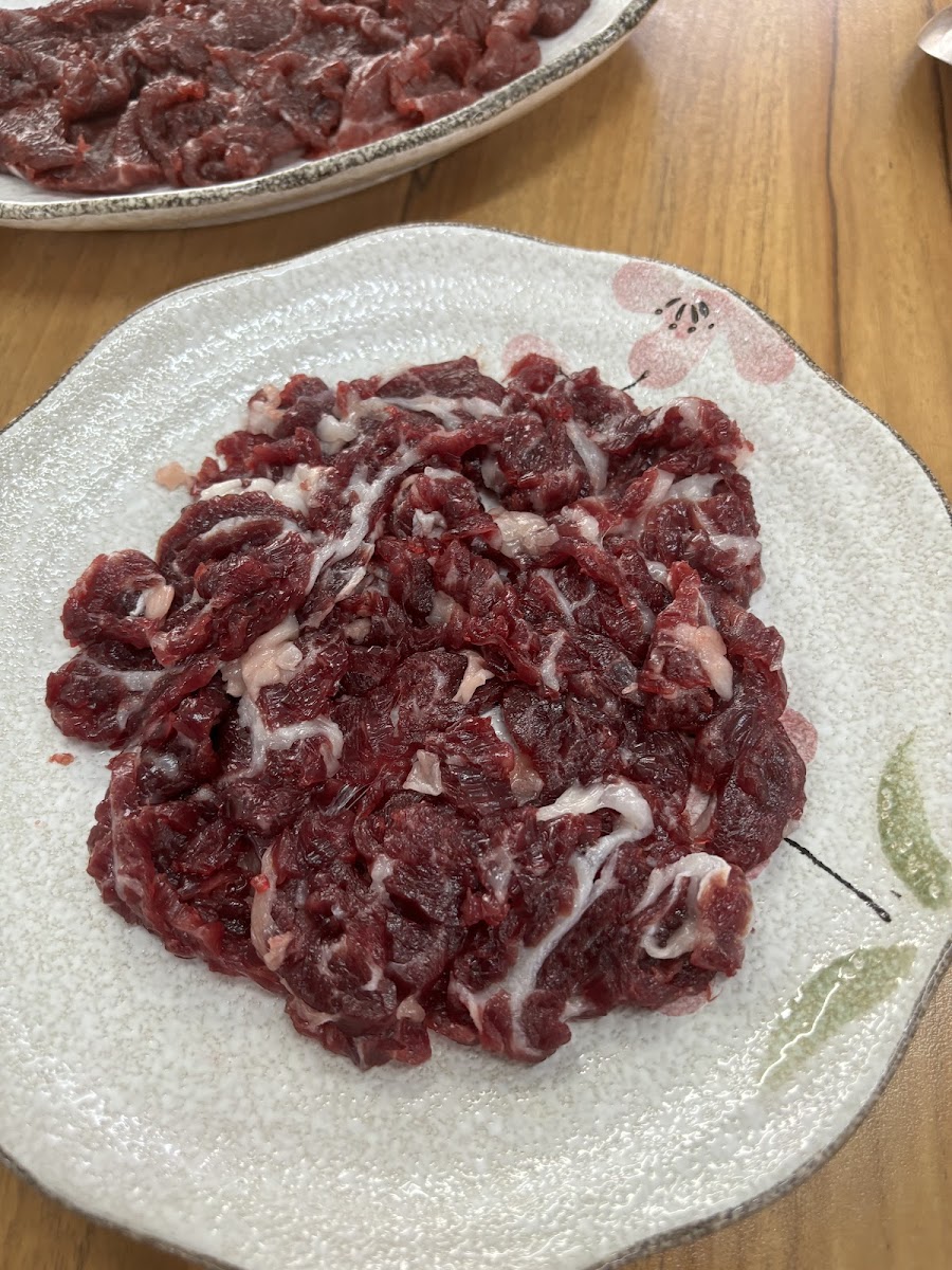岡山牛 牛肉涮涮鍋 新鮮牛肉片特寫 高雄