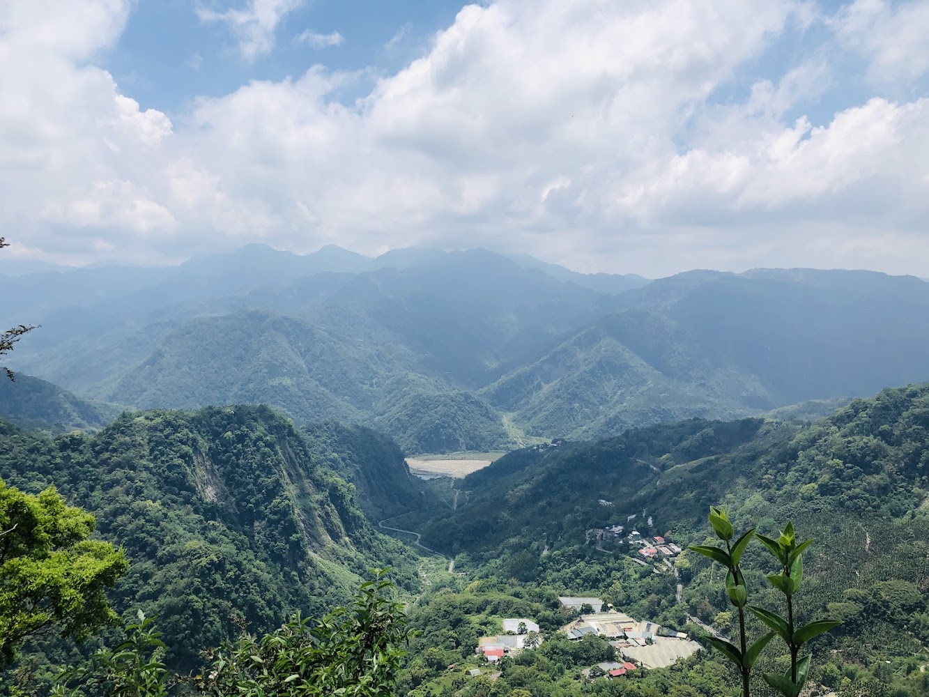 石壁之眼遠眺山景