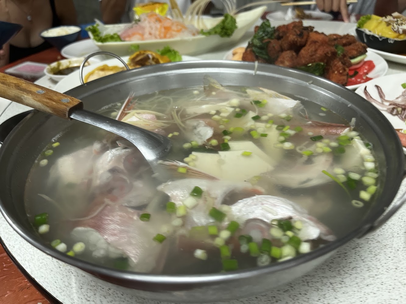 過嶺生猛海鮮館魚湯