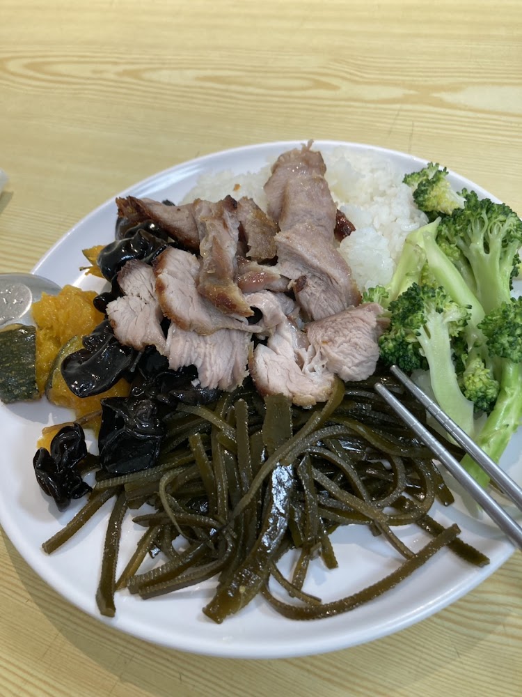 淡江大學美食廣場烤肉便當搭南瓜與花椰菜