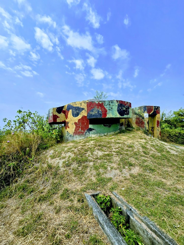 漯底山自然公園帶有迷彩塗裝的碉堡