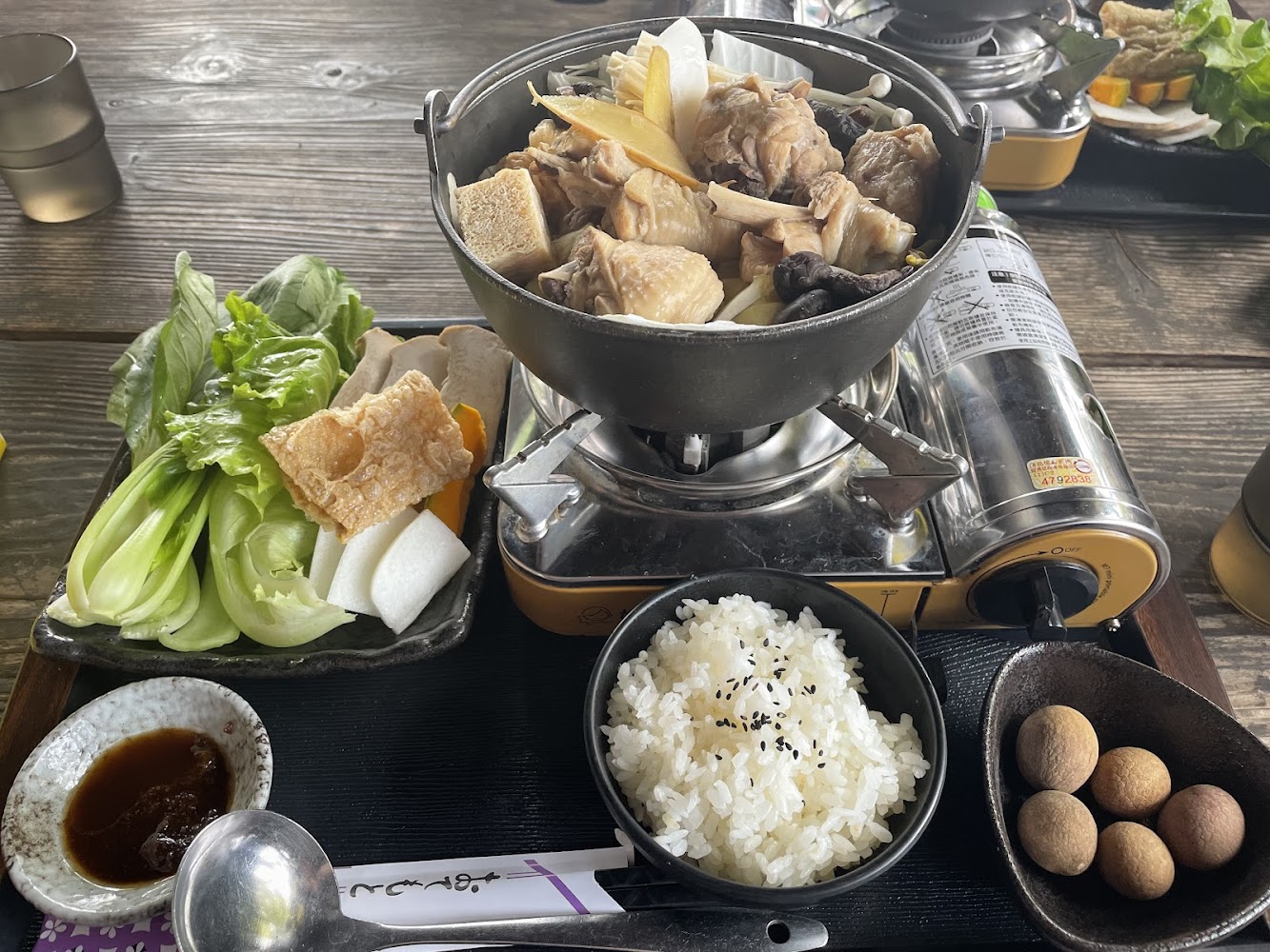 仙徠山莊景觀餐廳火鍋套餐與配菜