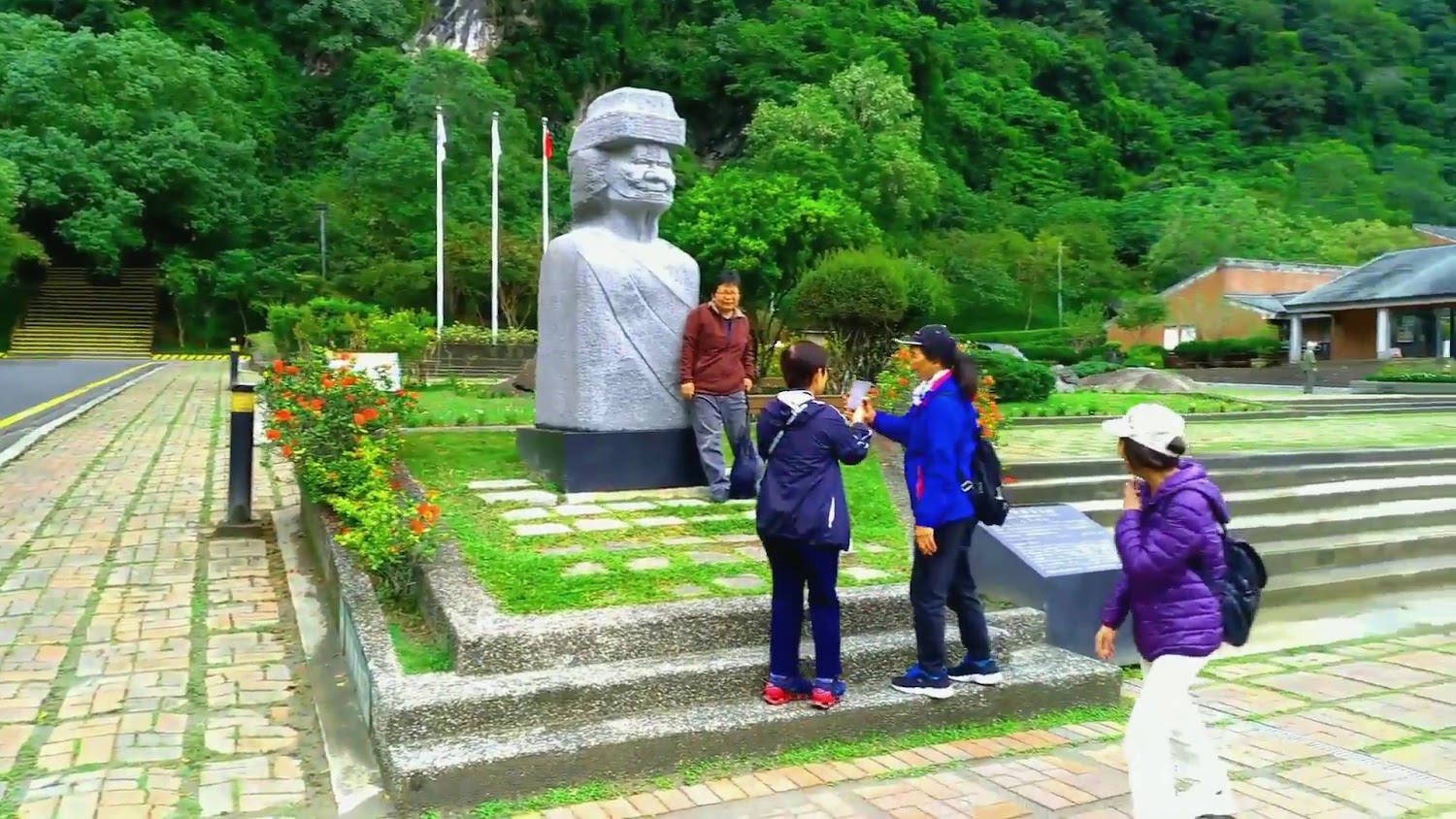太魯閣國家公園管理處雕像與園區綠地
