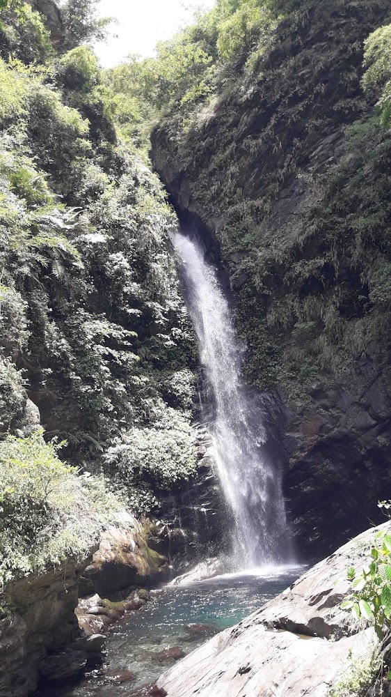 茂林谷瀑布與山林景致