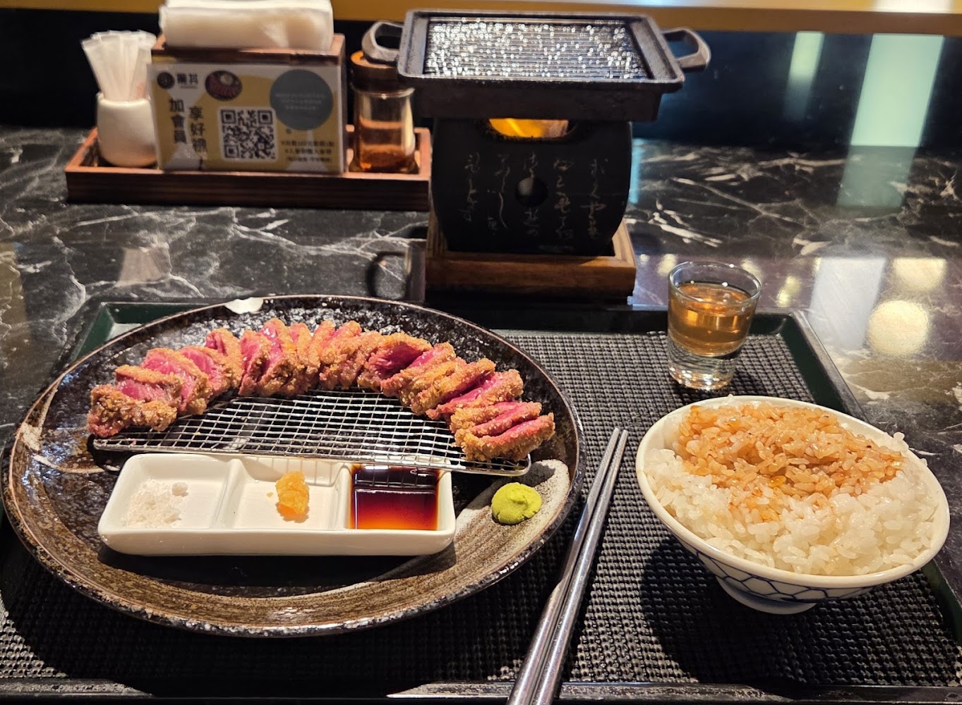 炸牛排定食附白飯醬料茶飲與迷你烤爐