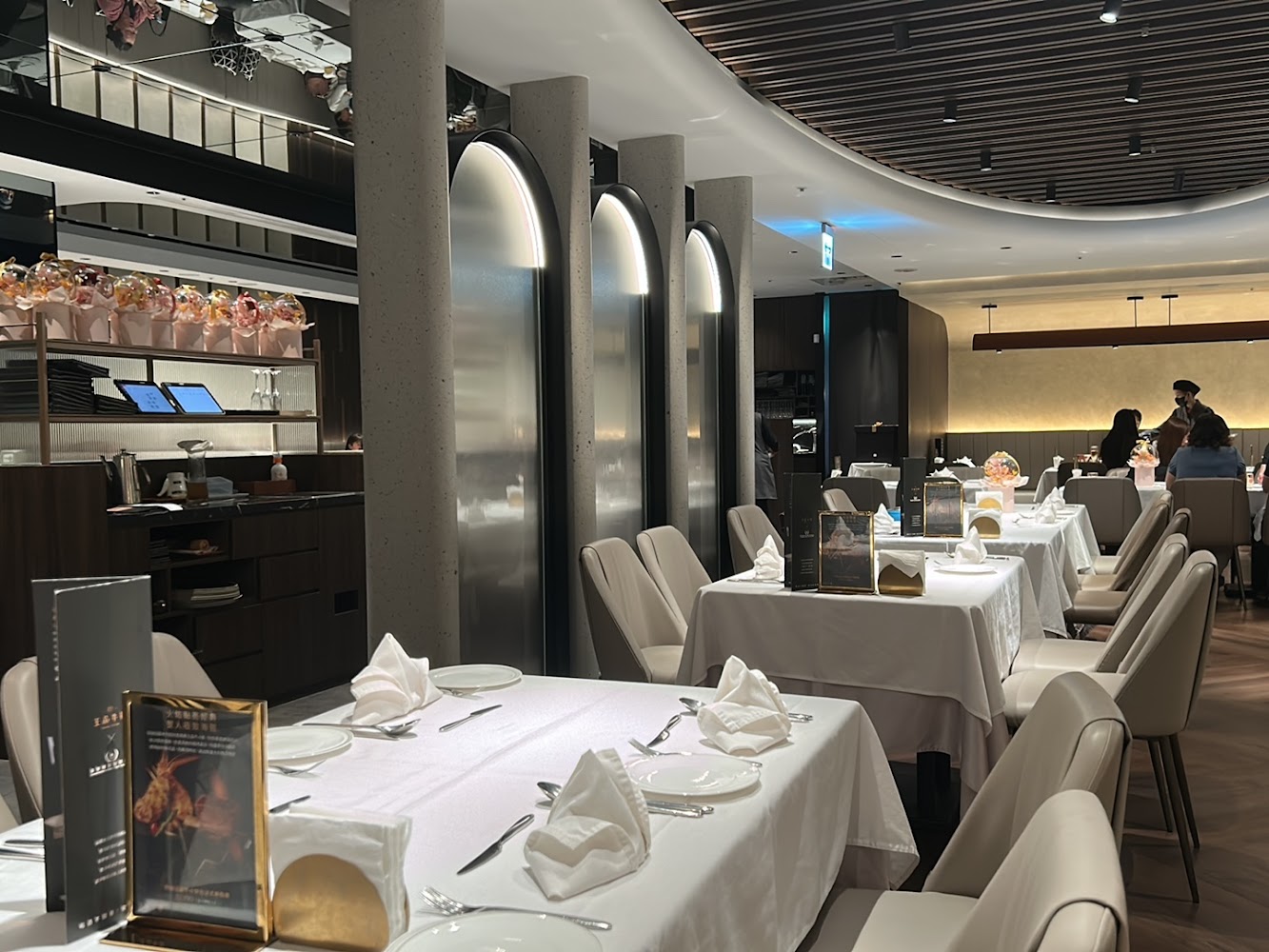 王品牛排桃園同德店內部用餐空間