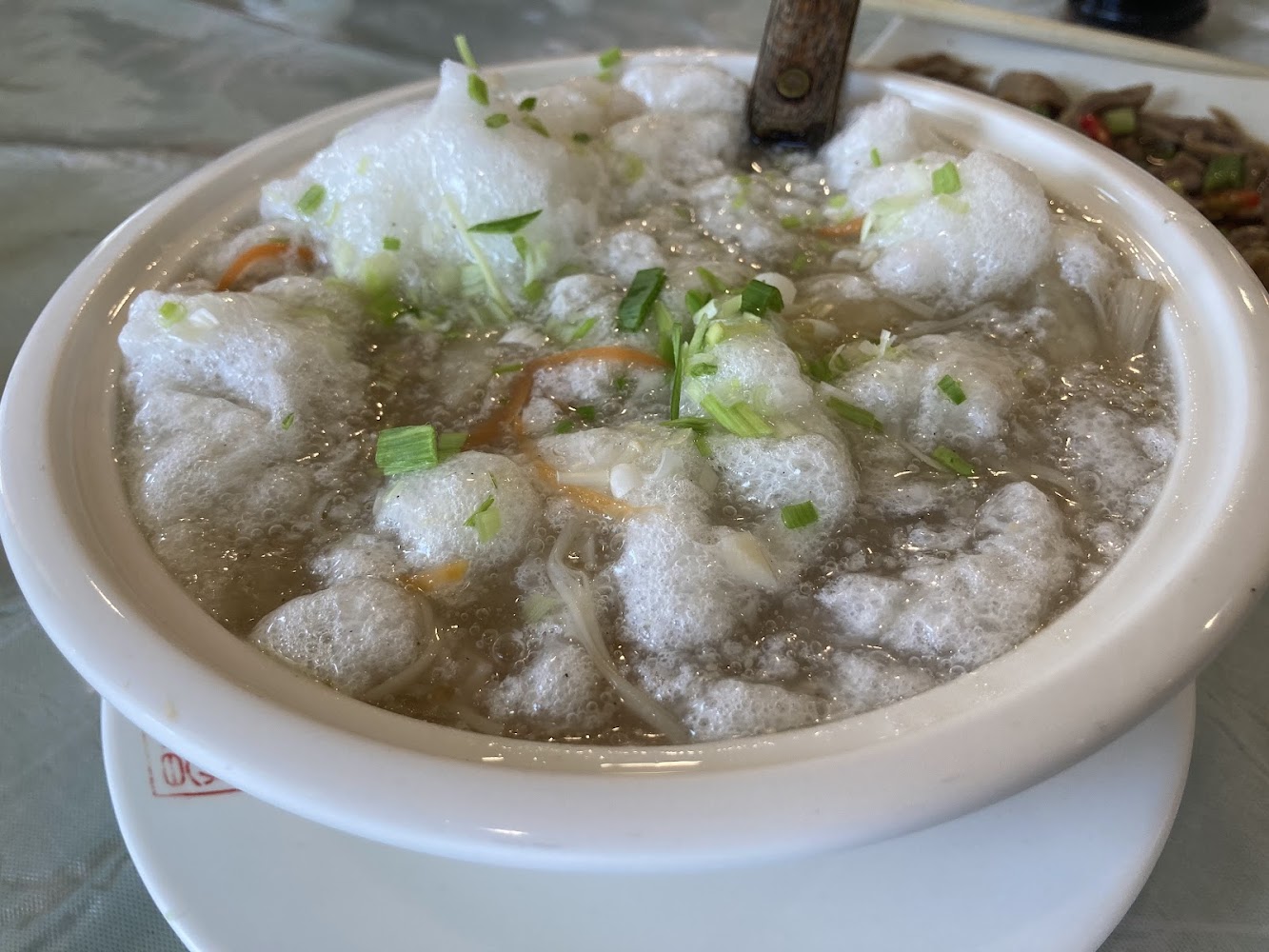 東昇餐廳湯品與蔬菜絲
