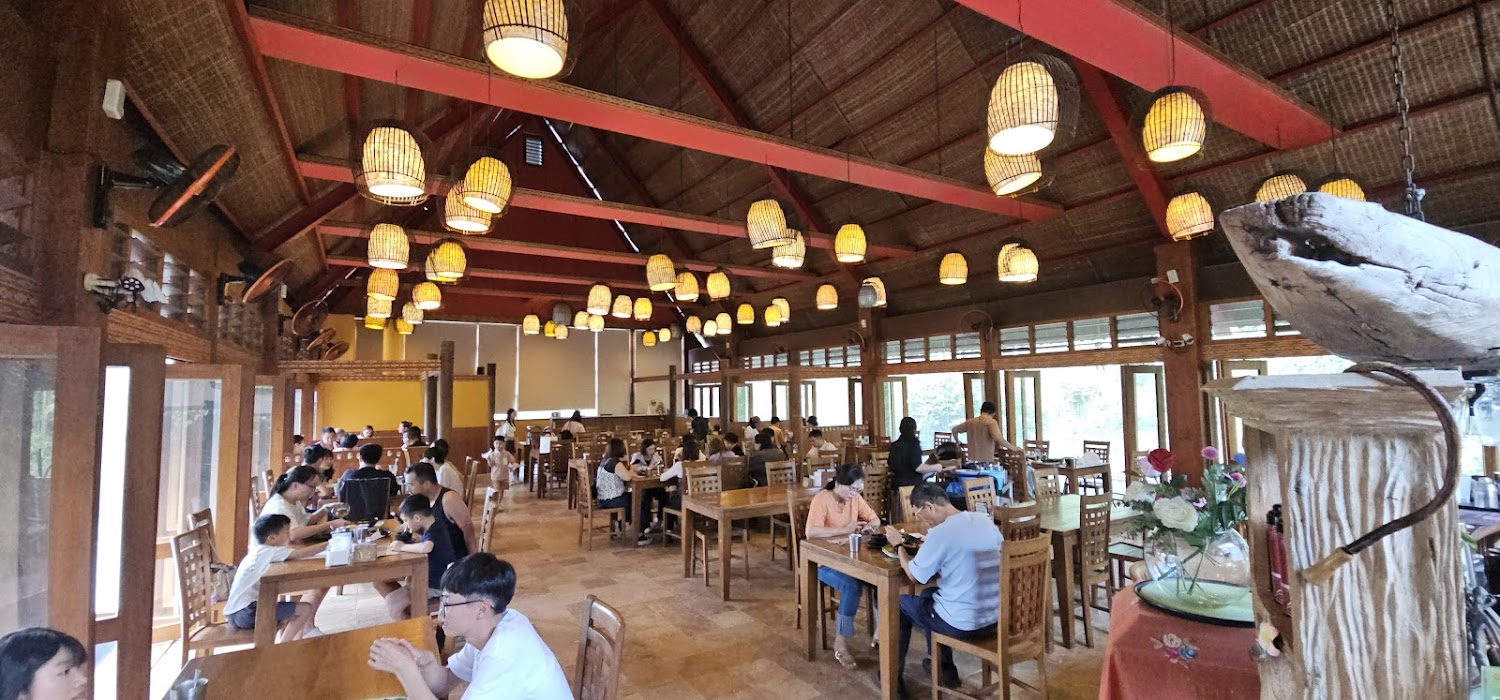 烏布雨林峇里島主題餐廳寬敞室內用餐區