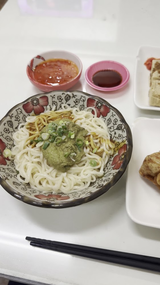 拌麵與小菜組合