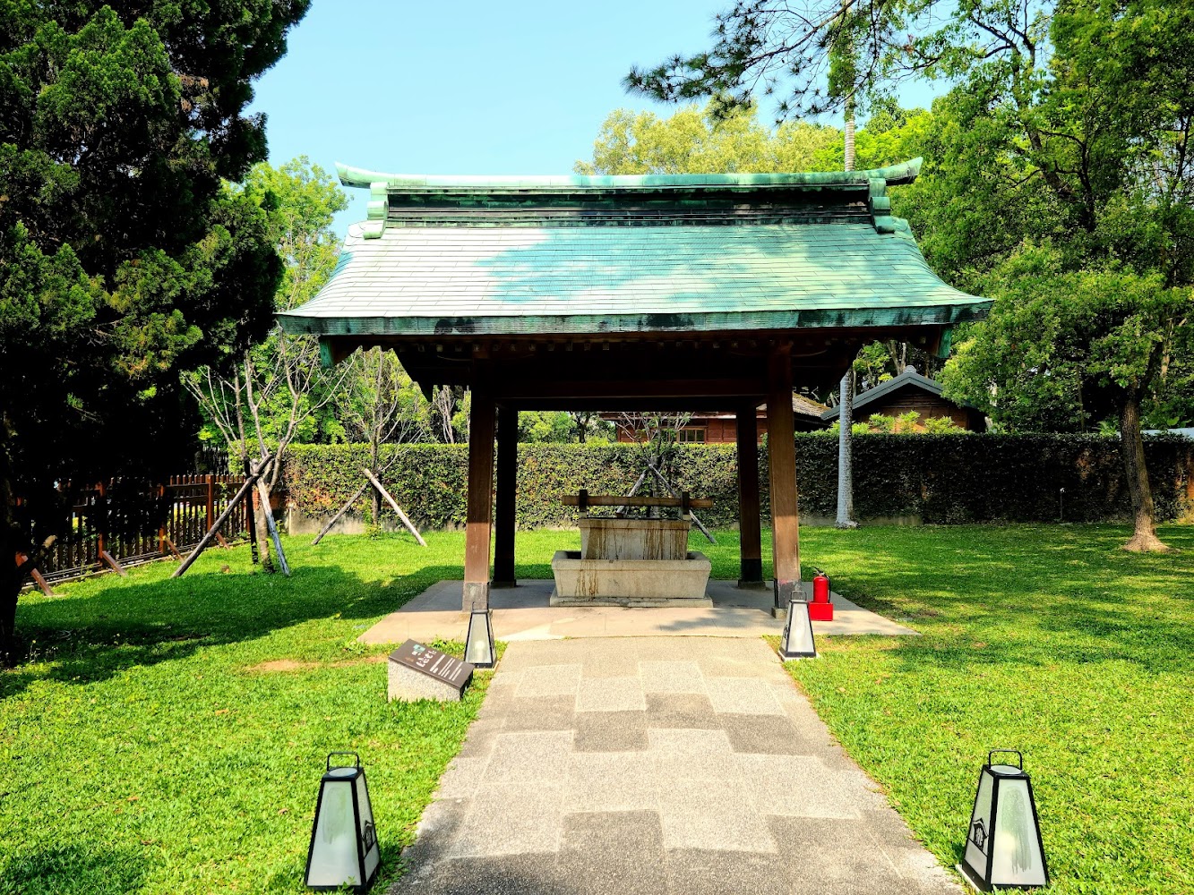 桃園神社手水舍與庭院