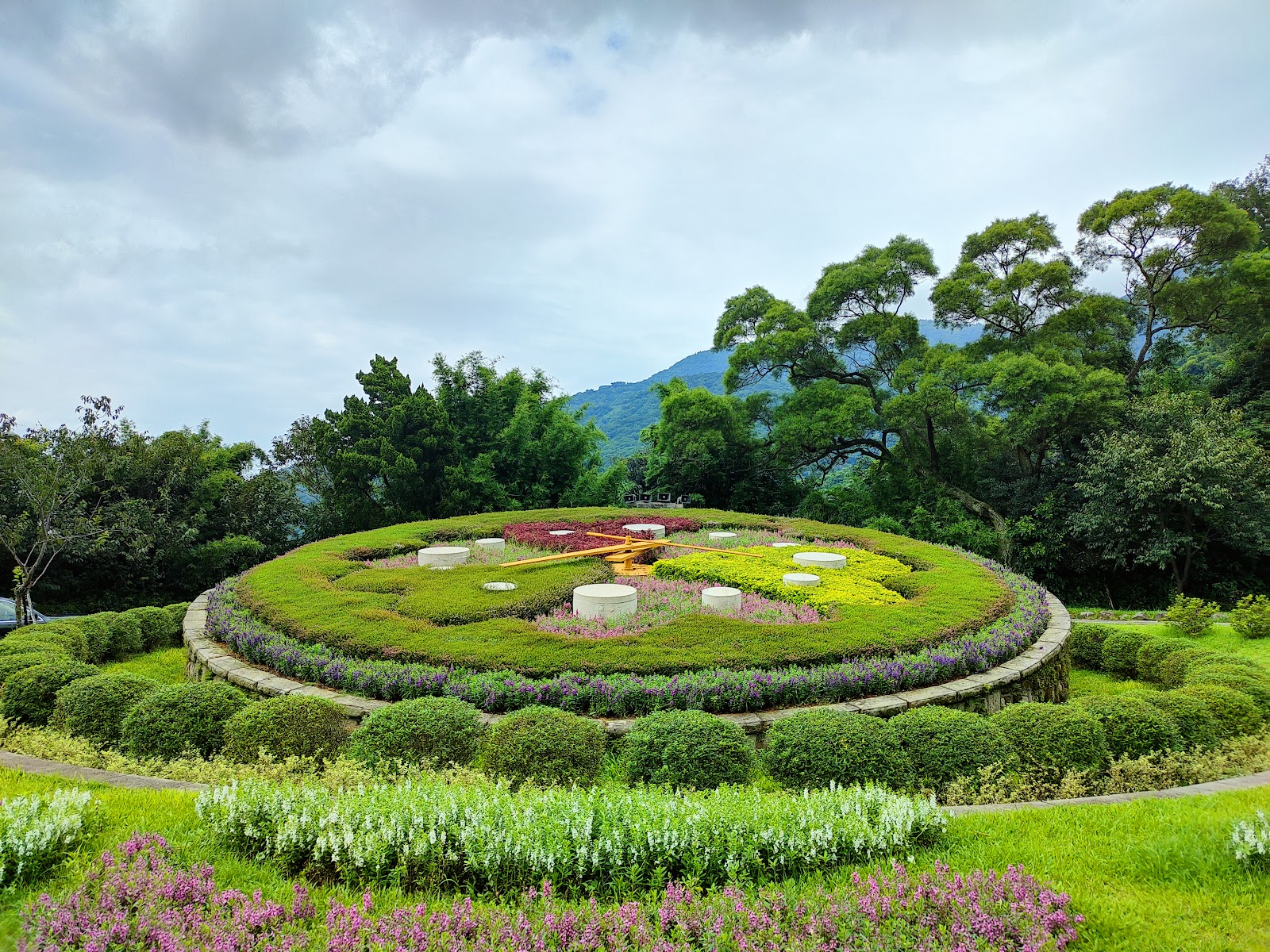 陽明山國家公園內著名的圓形花鐘造景
