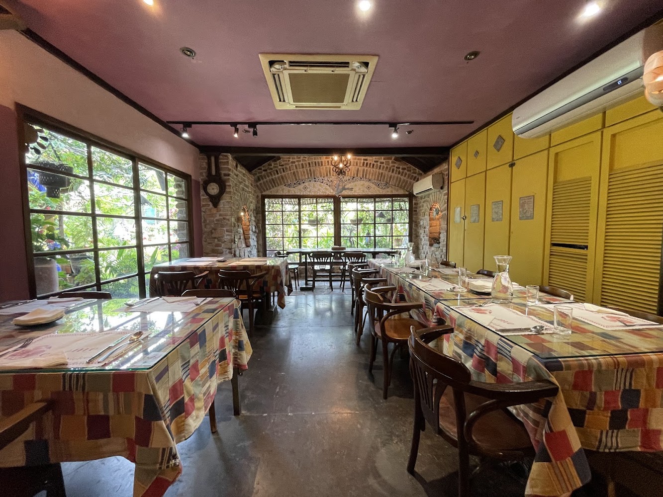 松濤園彩色格紋桌布用餐空間