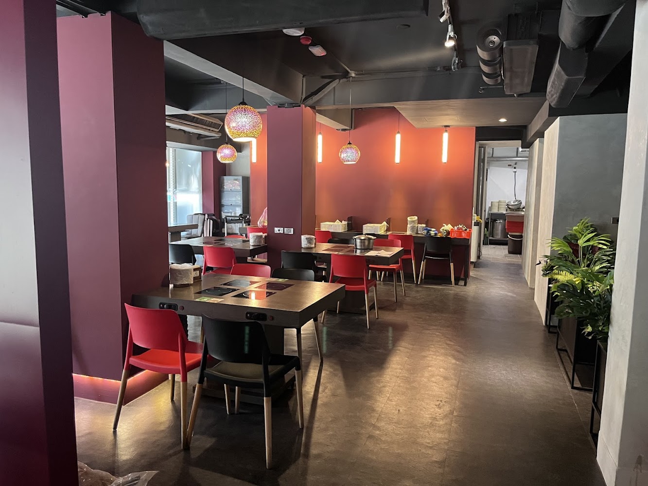 紅九九店內用餐空間