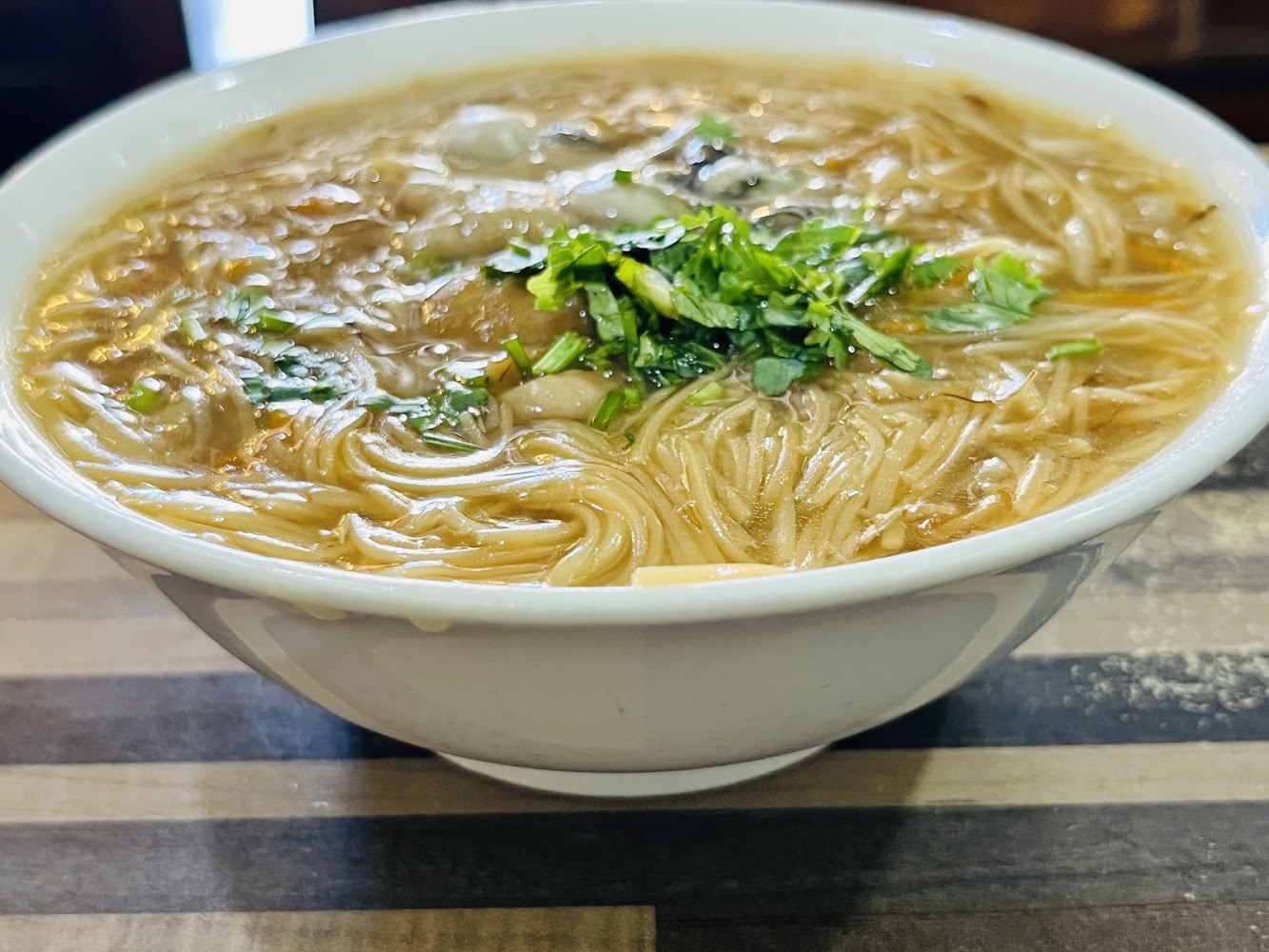 台東客來吃樂蚵仔麵線特寫
