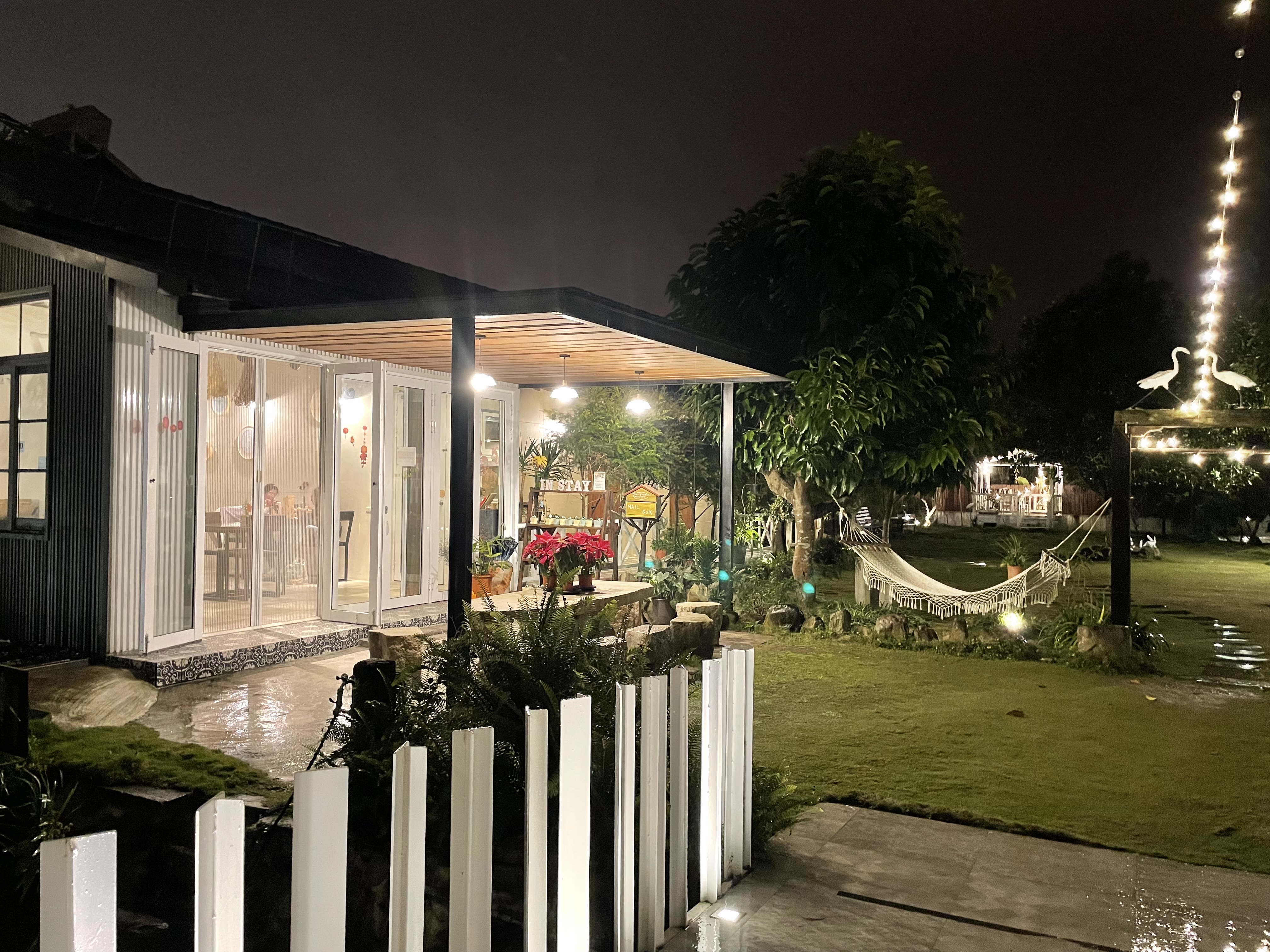 INSTAY隱呆民宿夜晚小屋與草地吊床