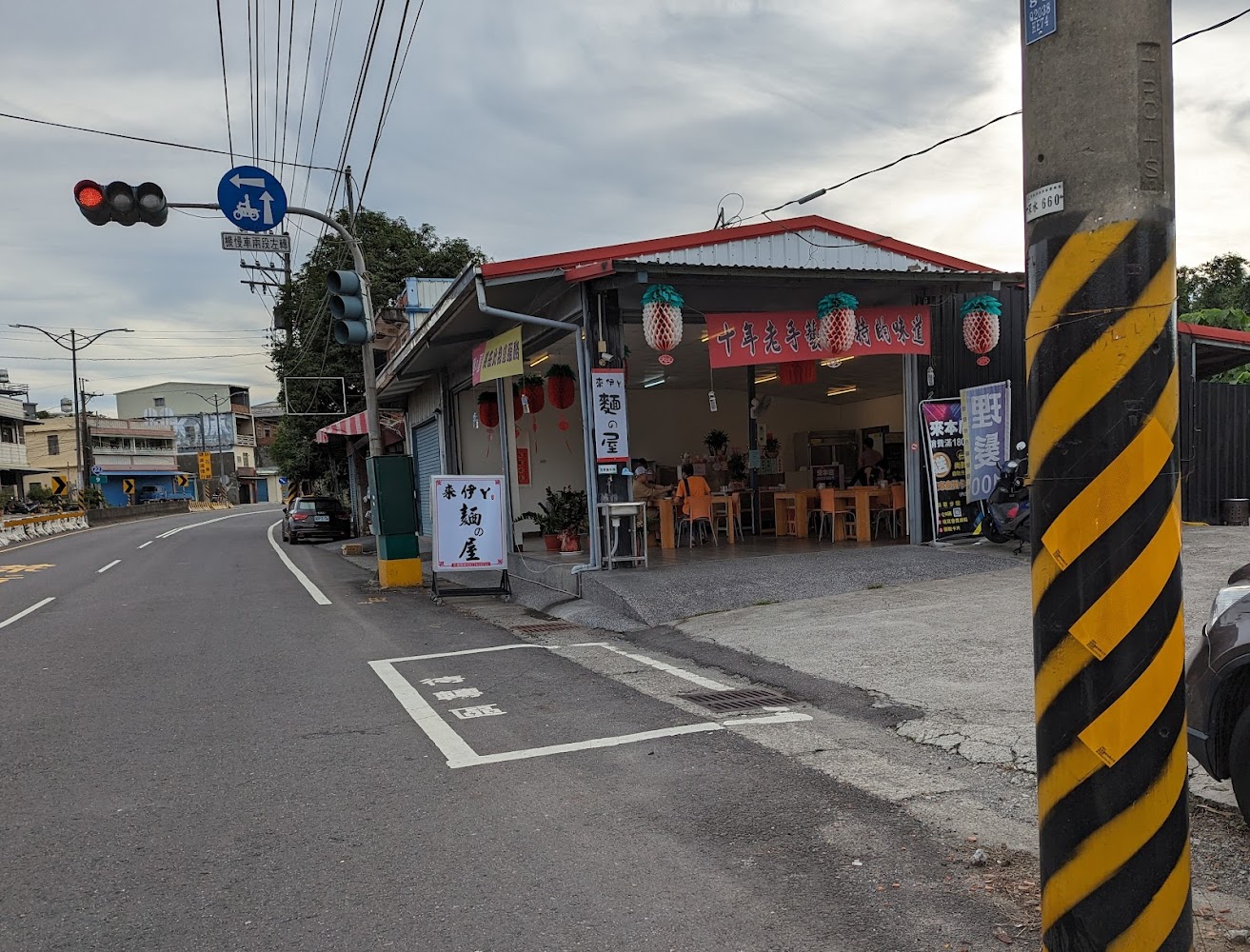 來伊ㄚ麵の屋街角外觀