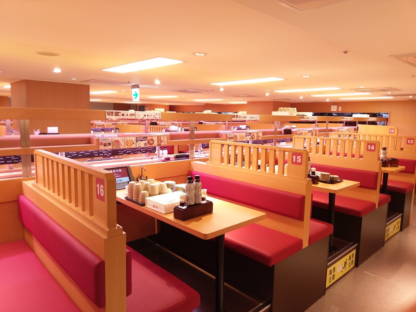 壽司郎台北松江長安店室內座位