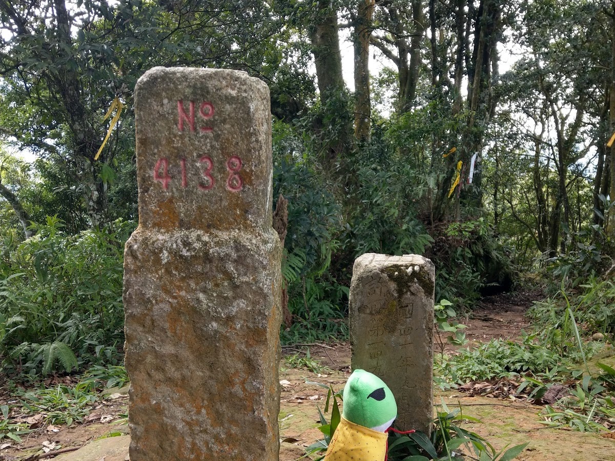 神桌山三角點標示碑，海拔762公尺