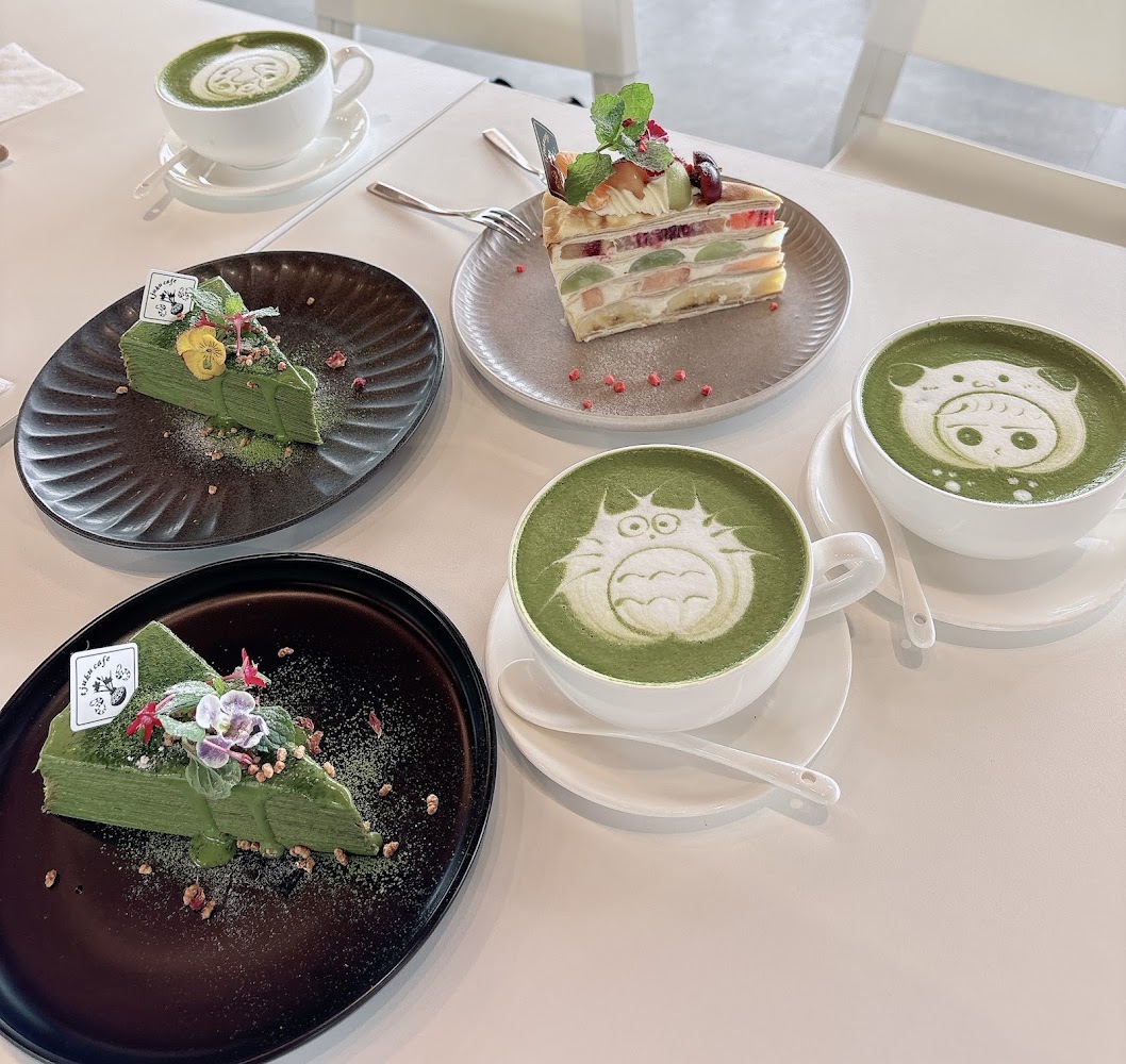 啾咕咖啡 烏石港店抹茶蛋糕與拿鐵甜點組合