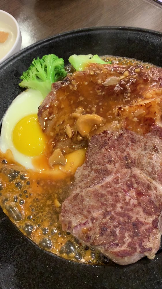 i83厚切牛排鐵板餐有牛排太陽蛋與配菜