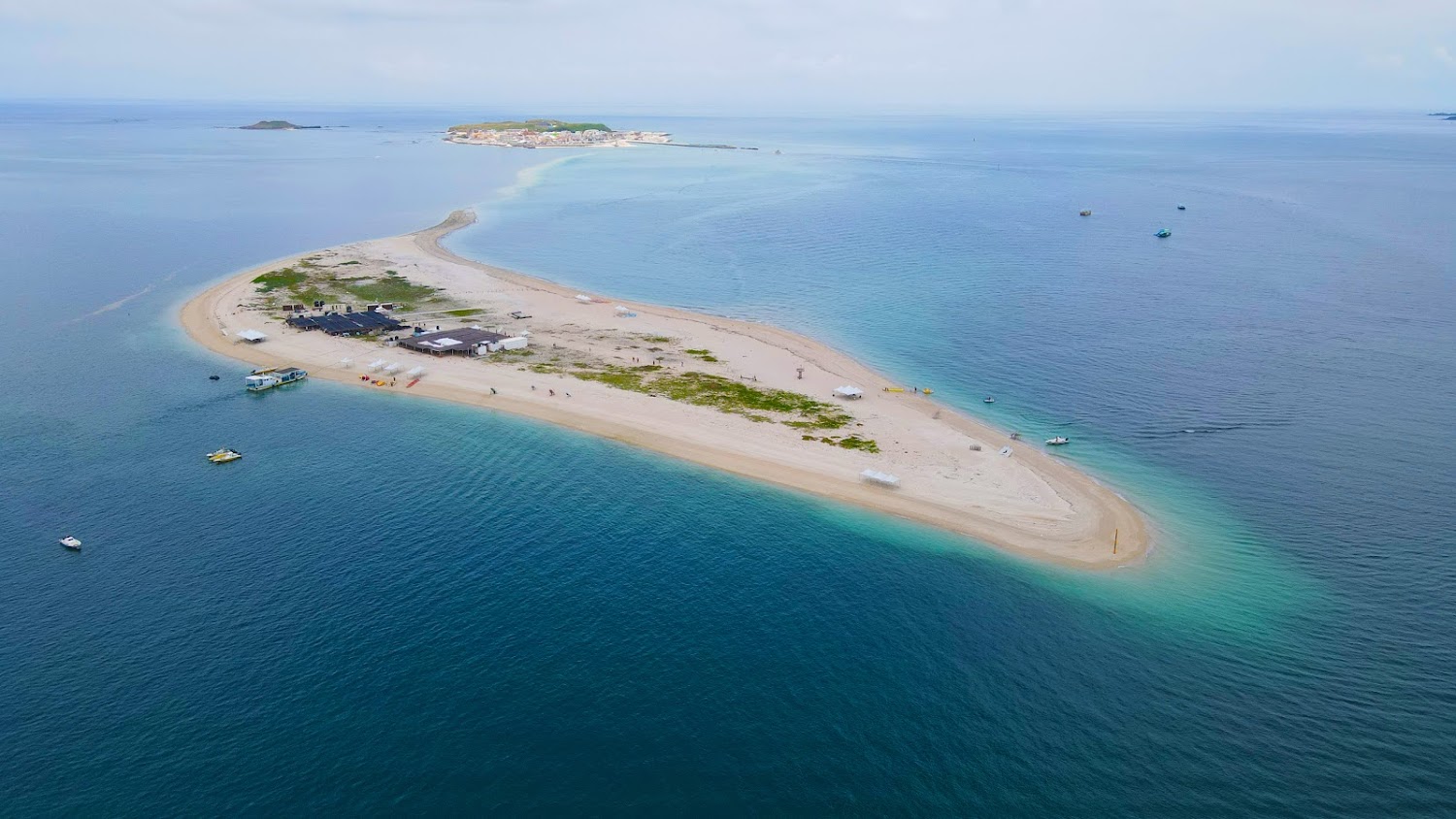 澎澎灘狹長沙洲與蔚藍海景