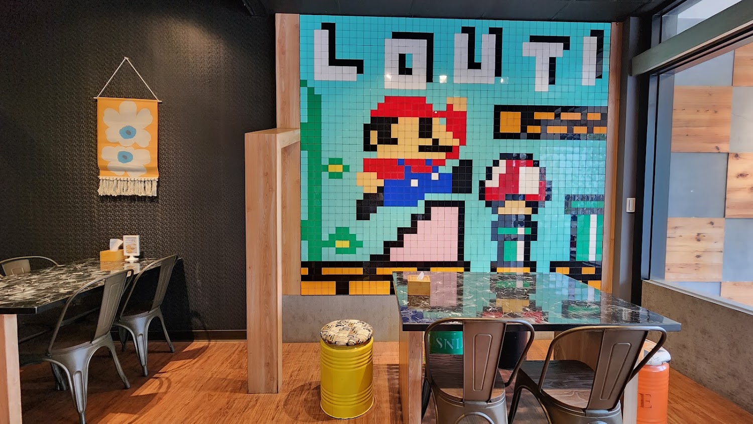 樓梯Louti主題牆與座位區
