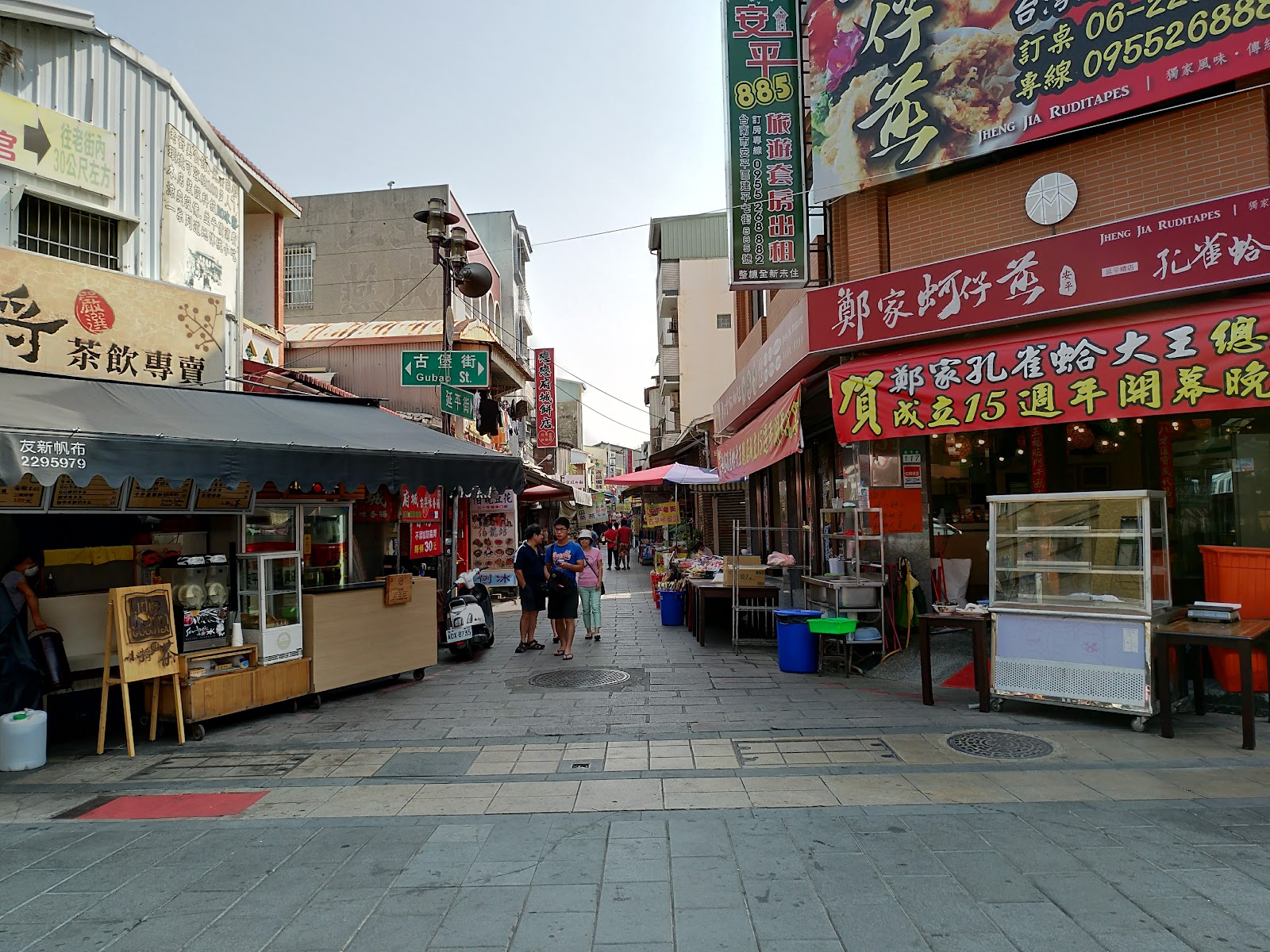 安平老街古堡街蚵仔煎商圈黃昏台南