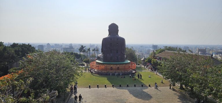 彰化八卦山大佛背面俯瞰全景,彰化市區一覽無遺