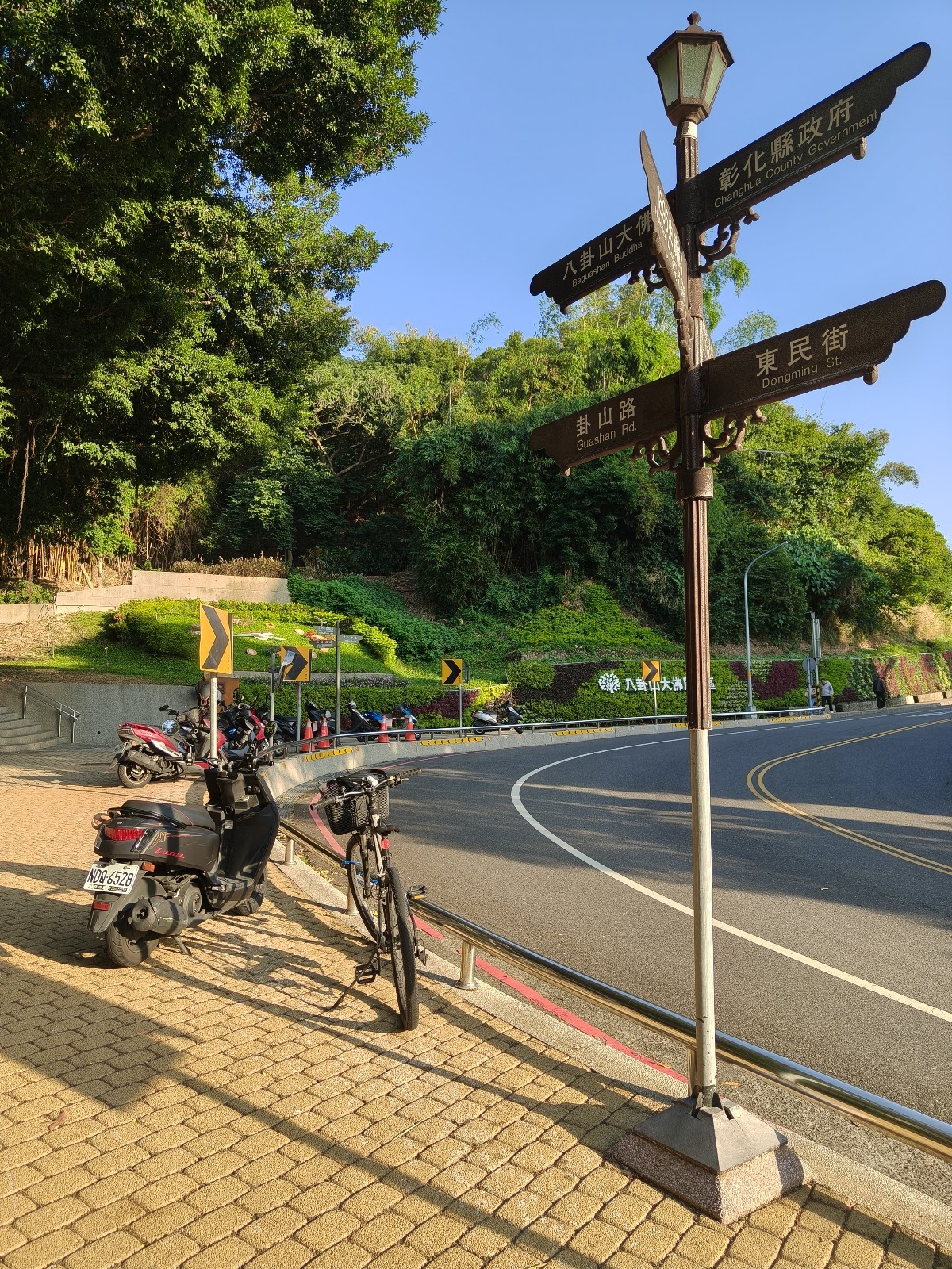 八卦山大佛風景區路口路標指引