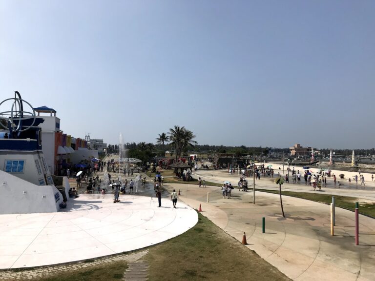 2026東石海之夏嘉義東石漁人碼頭親水公園廣場夏季活動人潮彩色建築