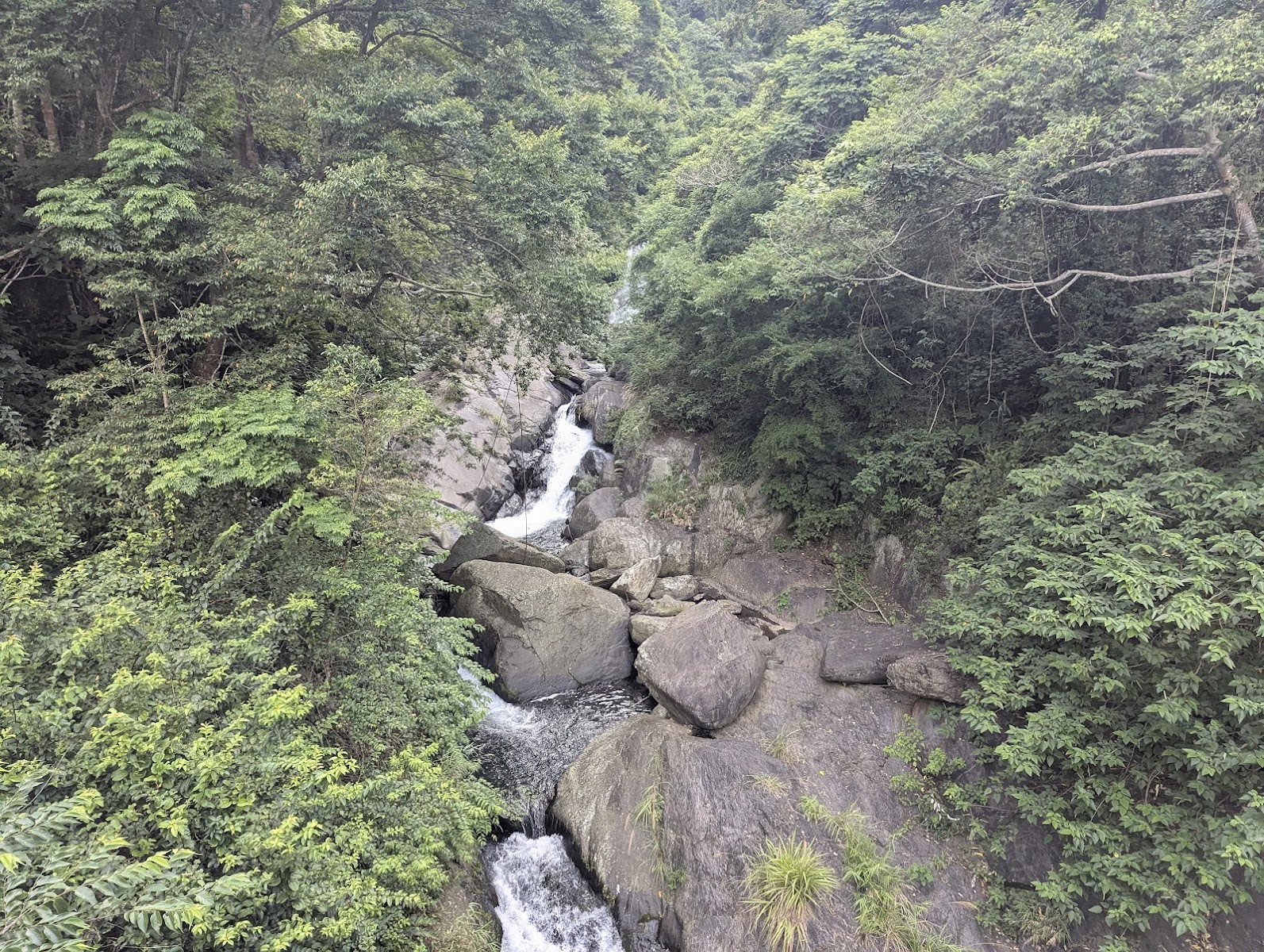 高義瀑布群俯瞰溪流礁石北橫公路桃園