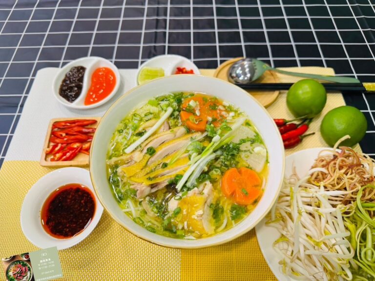 HO越南美食 高雄楠梓 越式清湯麵 豆芽菜 配料豐富 道地越南料理