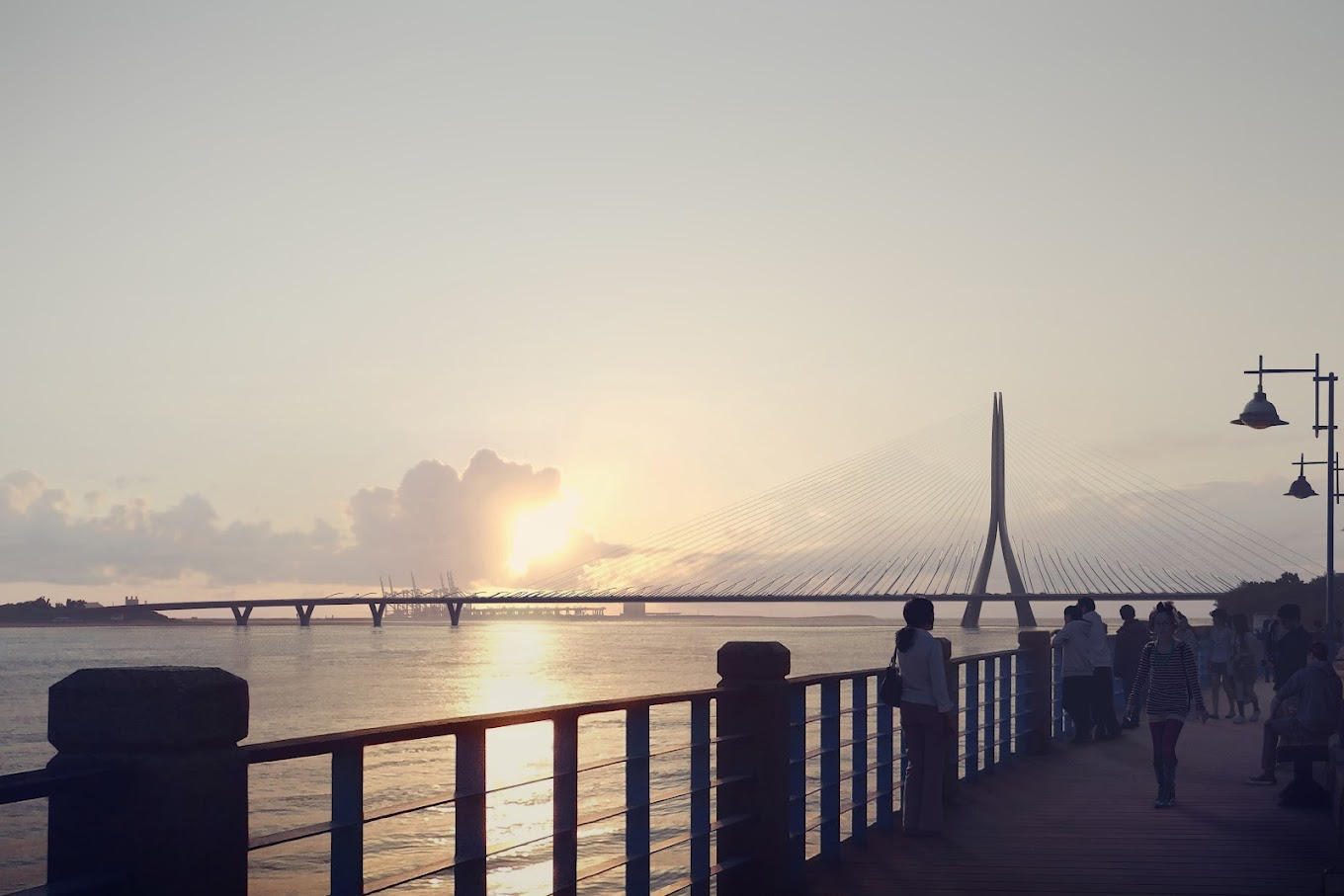 淡江大橋何時完工？世界級斜張橋亮點、夕陽景色與淡水順遊路線一次看