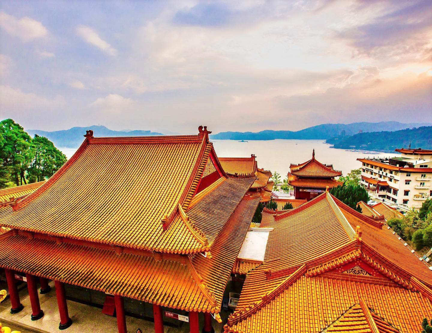 站在日月潭之上,走進文武廟的山水之間,讓風景與信仰慢慢滲進旅程裡