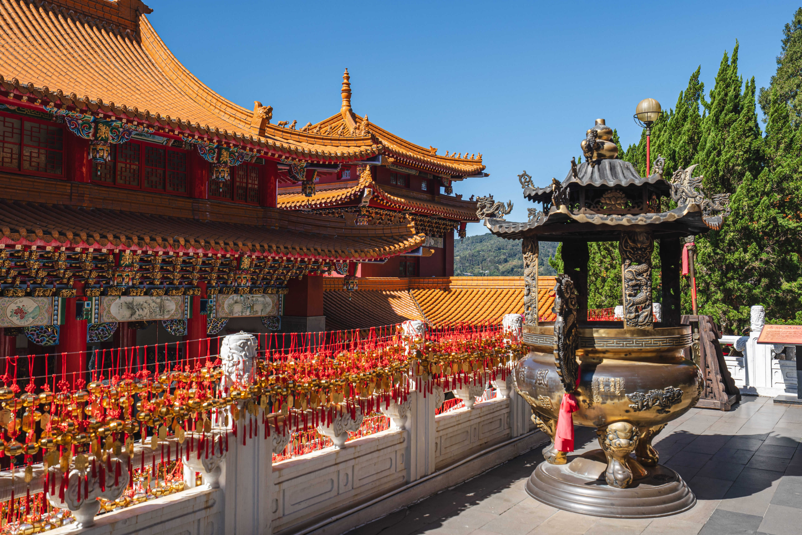 站在日月潭之上,走進文武廟的山水之間,讓風景與信仰慢慢滲進旅程裡