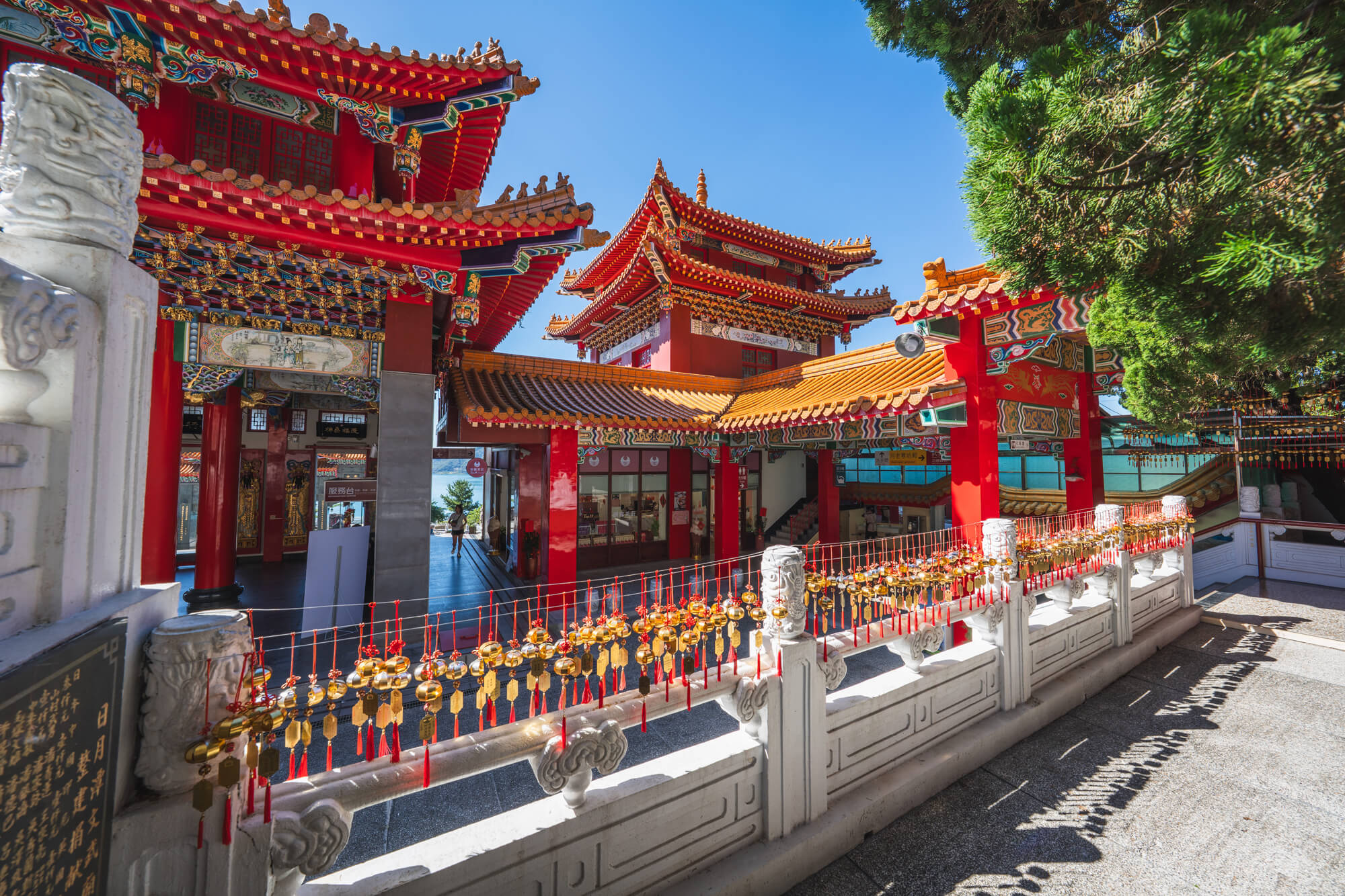 站在日月潭之上,走進文武廟的山水之間,讓風景與信仰慢慢滲進旅程裡