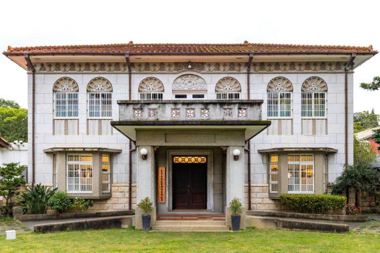 當午後光影沿著老街流動,北埔老街讓新竹的小鎮風景,變得更迷人溫柔