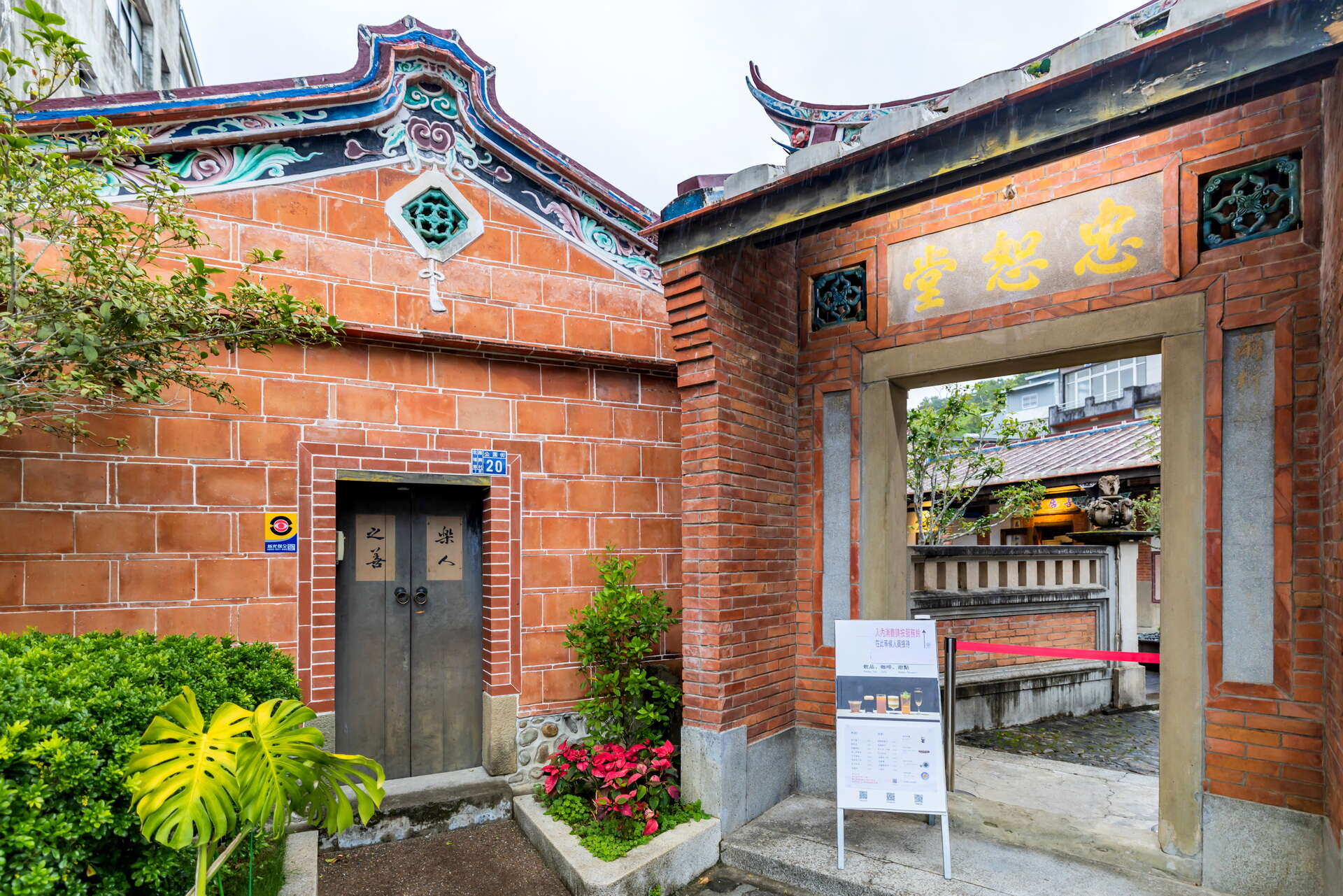 當午後光影沿著老街流動，北埔老街讓新竹的小鎮風景，變得更迷人溫柔