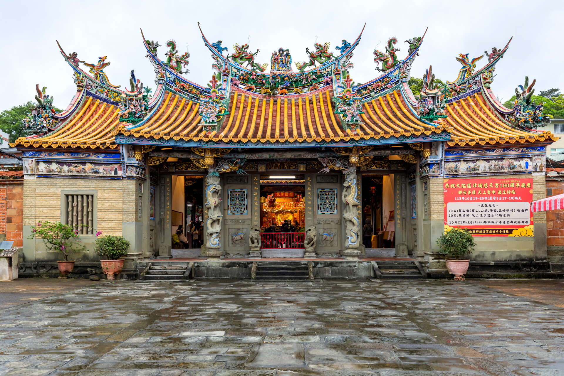 當午後光影沿著老街流動，北埔老街讓新竹的小鎮風景，變得更迷人溫柔