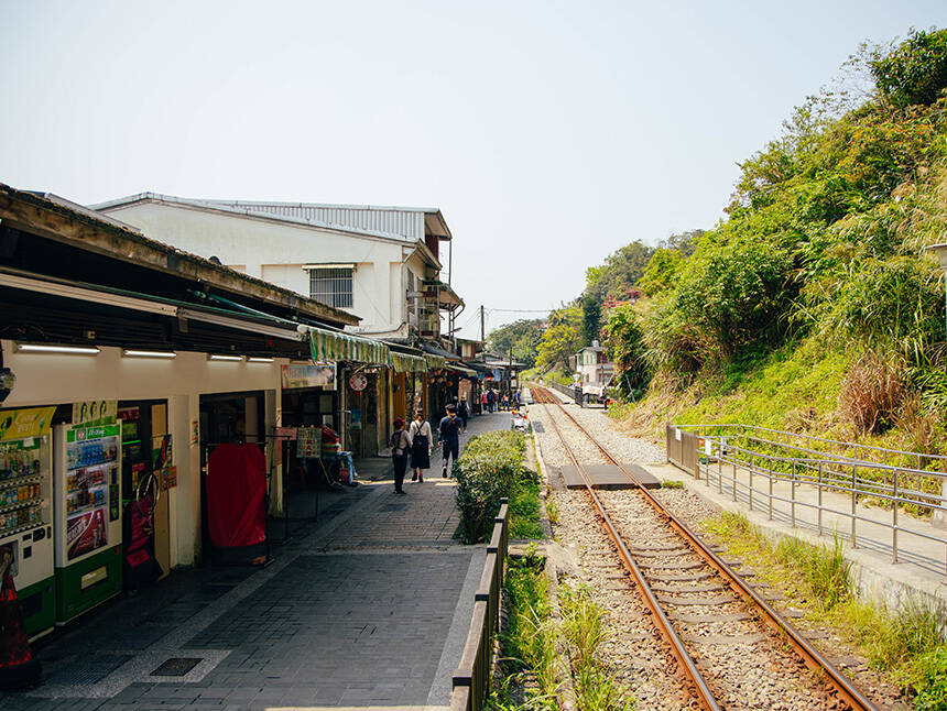 平溪現在超適合慢旅行，放天燈、看火車與山城散步玩法一次整理，越待越舒服