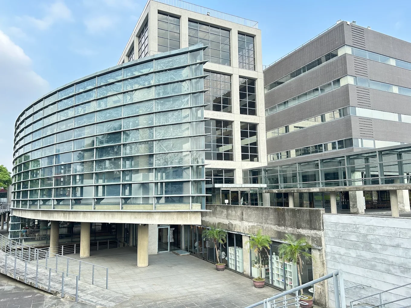 鶯歌陶瓷博物館這樣玩最剛好，陶藝展覽、親子體驗與老街散步一次整理