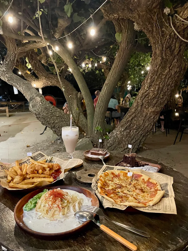 越夜月美海邊咖啡廳