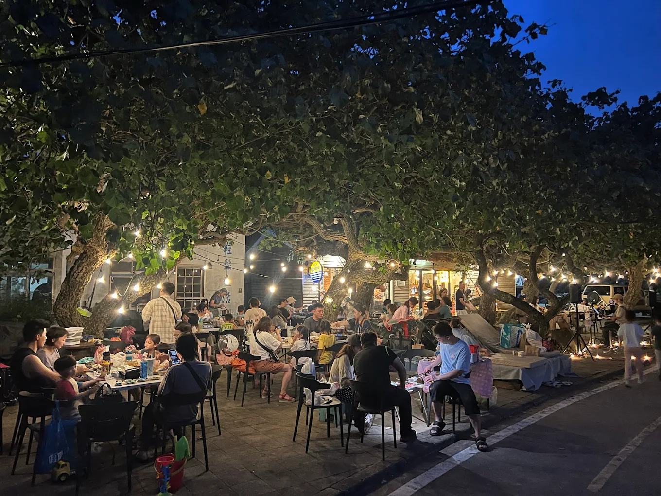 越夜月美海邊咖啡廳