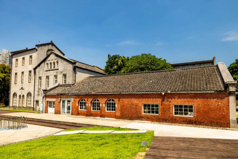 當光影落在華山1914文創園區，在創意與安靜之間，讓每一刻都變得剛好