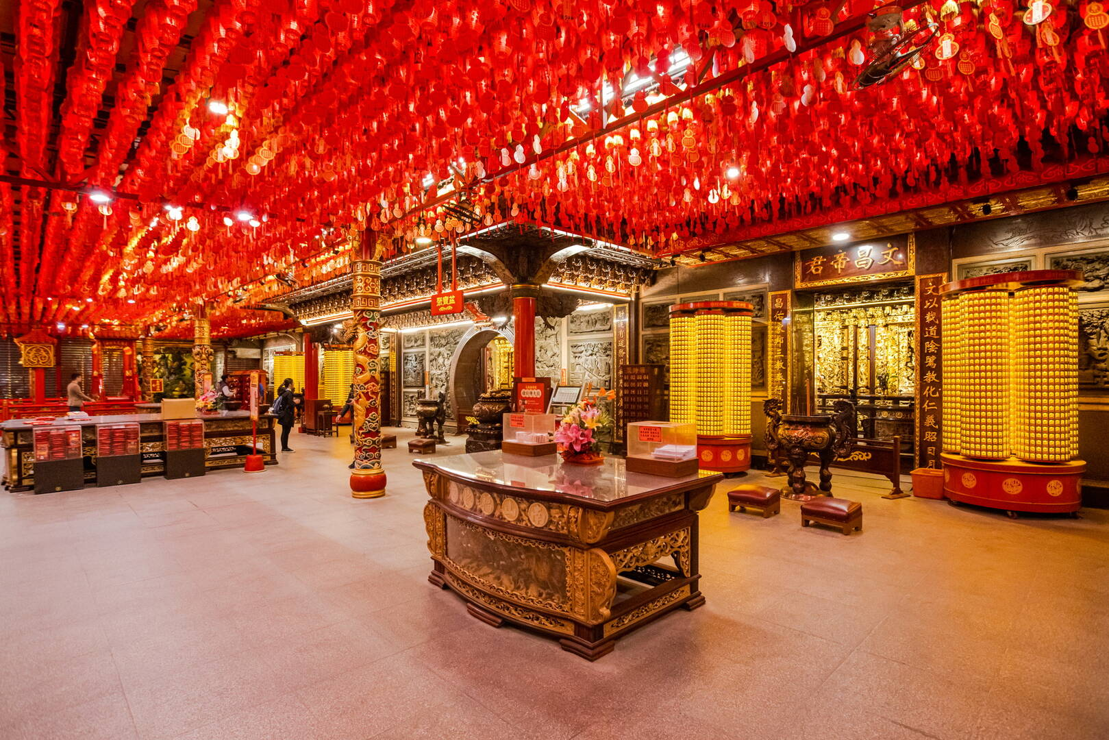 烘爐地怎麼拜最清楚，求財參拜、夜景景點與交通方式一次整理