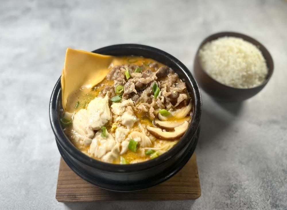 起司韓式豆腐鍋搭配白飯