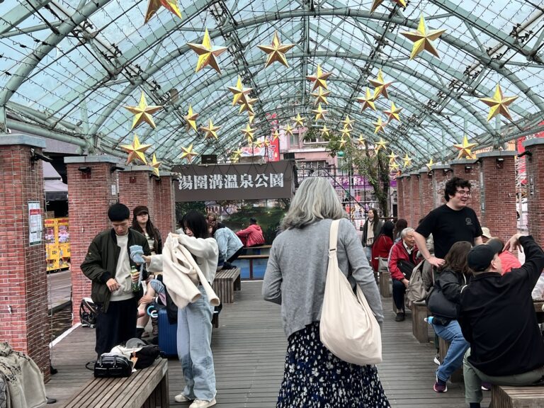 礁溪湯圍溝溫泉公園室內星空泡腳池，免費開放，礁溪必訪溫泉景點
